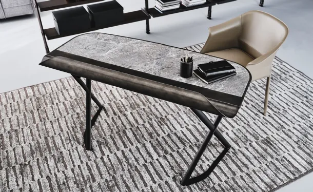 Scrittoio Cocoon Keramik con base in acciaio e piano in ceramica di Cattelan Italia