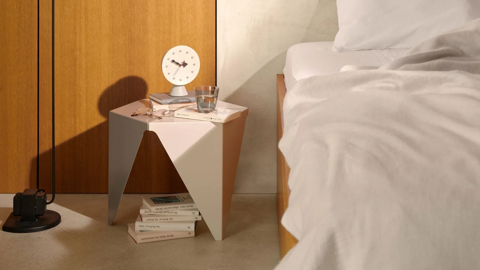 Orologio Desk Clocks Cone Base di Vitra