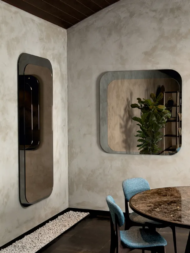 Specchio Io&Te disponibile in versione argentata e bronzata, sono due specchi che si sovrappongono di Tonin Casa