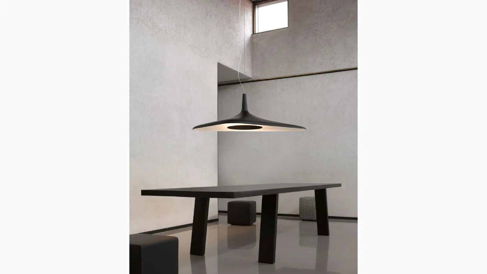 Lampada a sospensione dal design snello ed elegante Soleil Noir di Luceplan