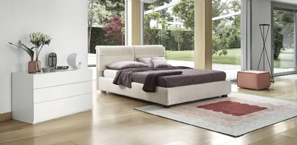 Letto in tessuto con testiera Austin di Calligaris