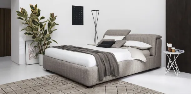 Letto in tessuto imbottito con trapuntatura verticale Portland di Calligaris