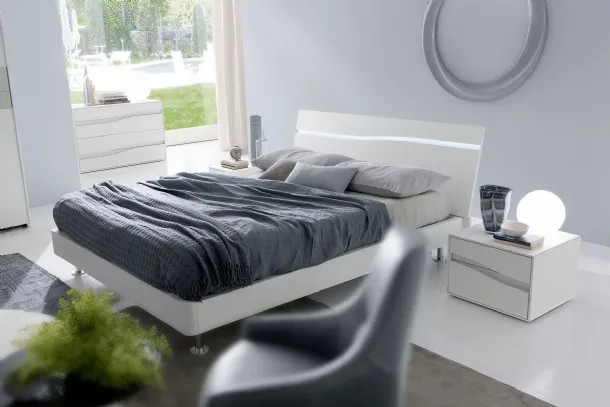 Letto con testiera con luce a led in finitura bianco poro aperto Infinity Onda di S75