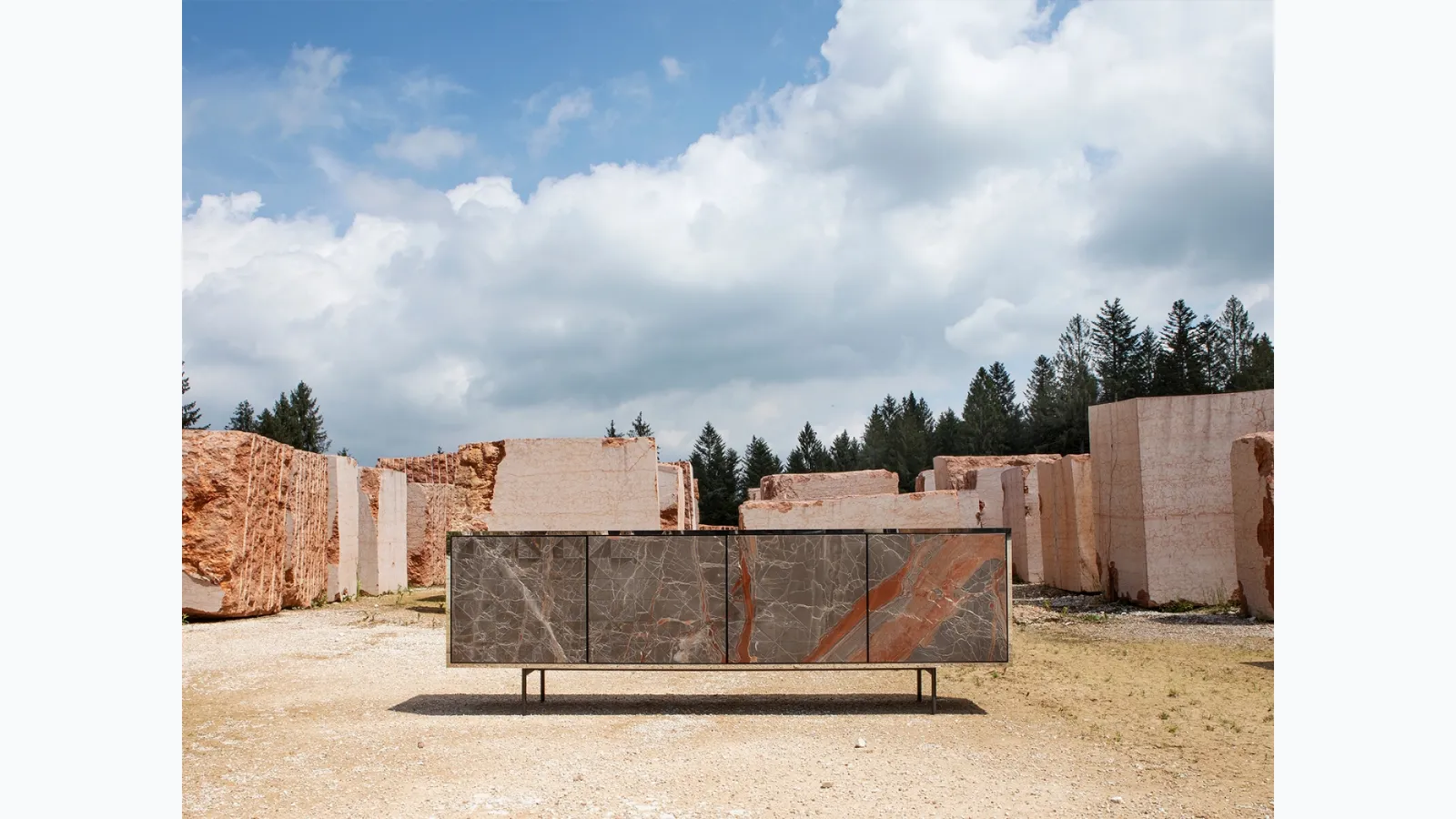 Madia Beyond con ante in marmo di Tonin Casa