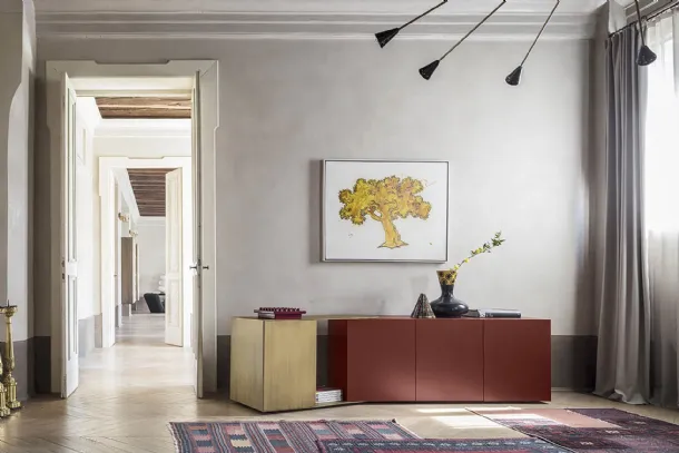 Madia in MDF laccato con elemento in metallo orientabile Partout Sideboard di Mogg