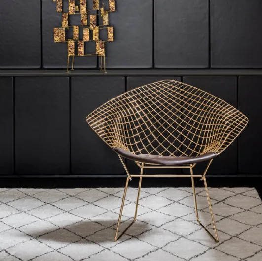 Poltroncina in metallo Bertoia Diamond Chair Gold di Knoll