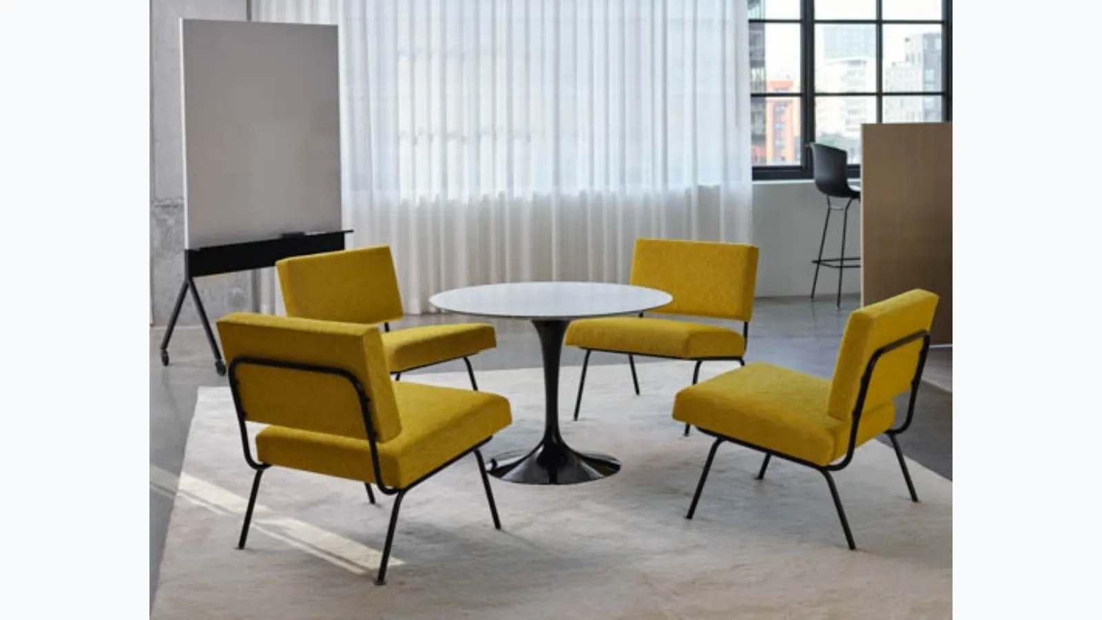 Poltroncina Florence Knoll™ Model 31 di Knoll