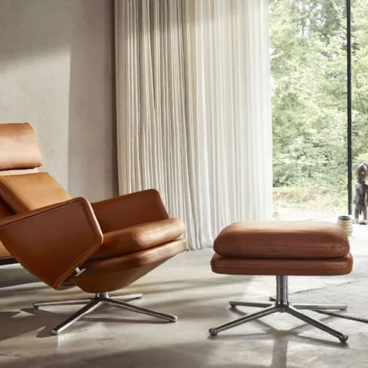 Poltrona in pelle Grand Relax & Ottoman di Vitra