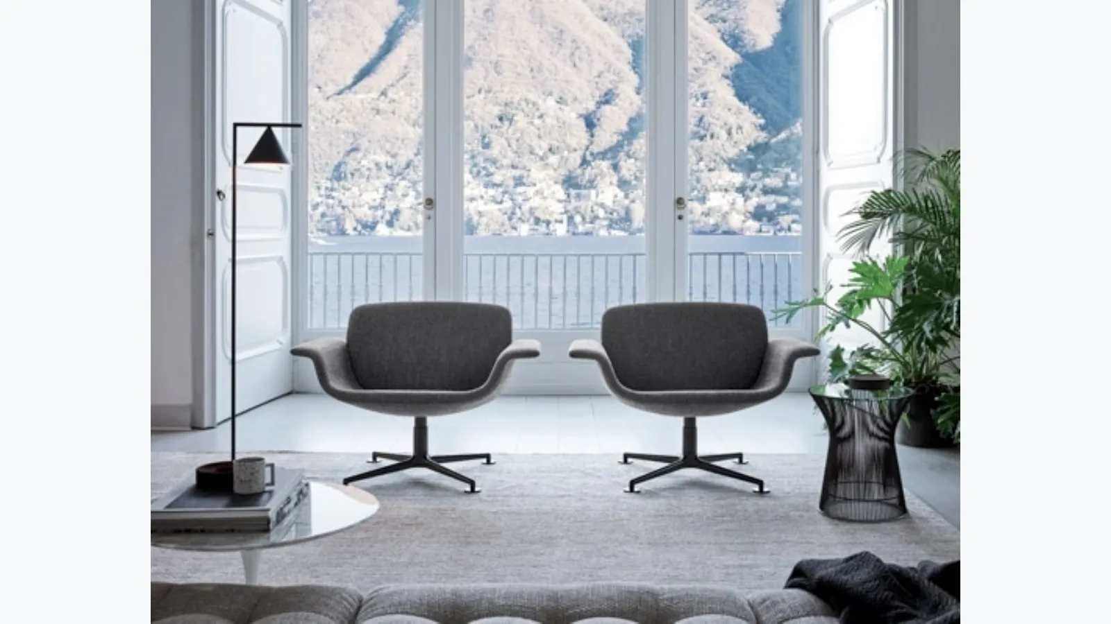 Poltroncina KN01 Swivel Lounge Chair di Knoll