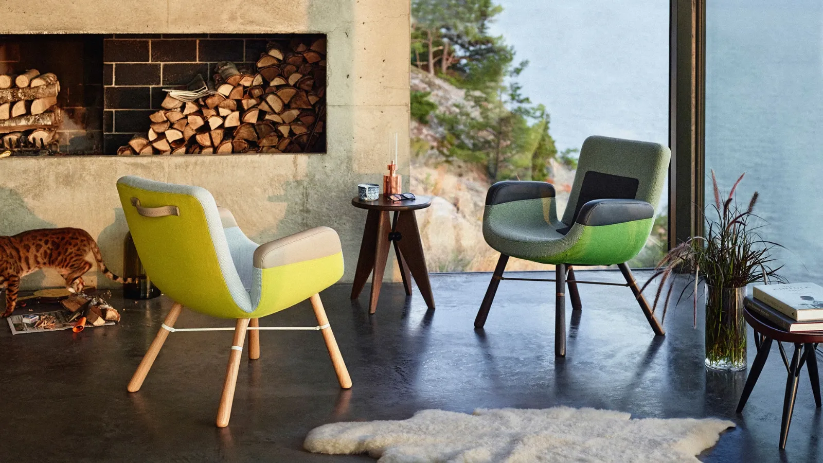 Poltroncina in tessuto, pelle e legno East River Chair di Vitra