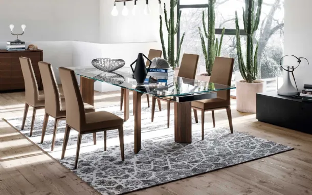 Sedia in pelle con schienale alto e struttura in legno massello Bess di Calligaris