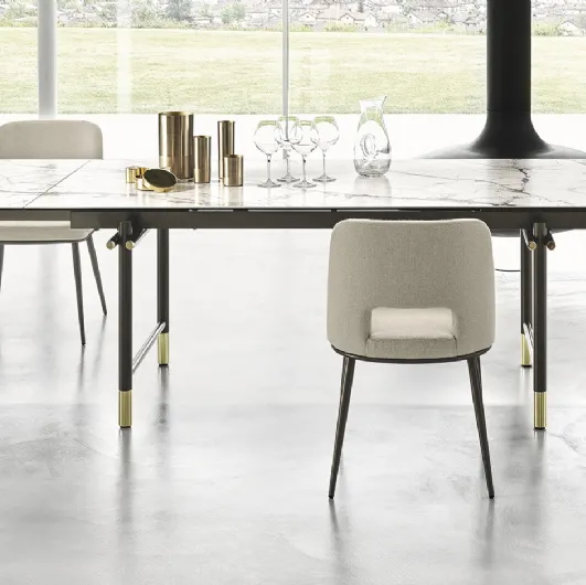 Sedia in tessuto con gambe in metallo Foyer di Calligaris