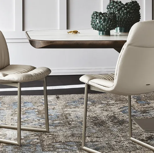 Sedia in pelle con struttura a slitta in acciaio Kelly Cantilever di Cattelan Italia