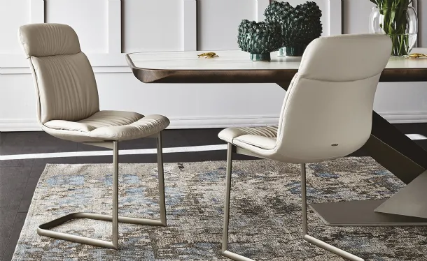 Sedia in pelle con struttura a slitta in acciaio Kelly Cantilever di Cattelan Italia