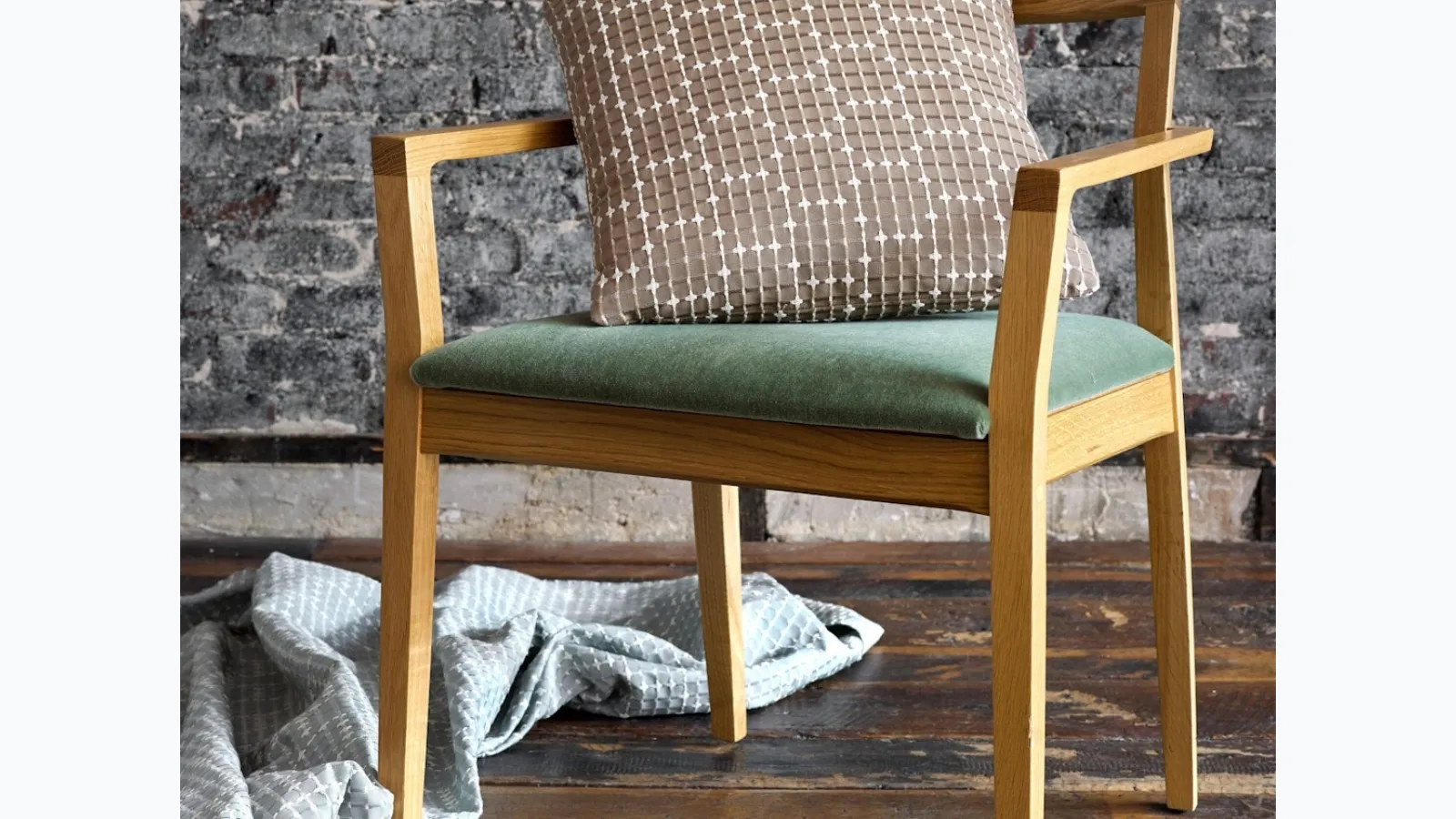 Sedia Krusin Side Chair di Knoll