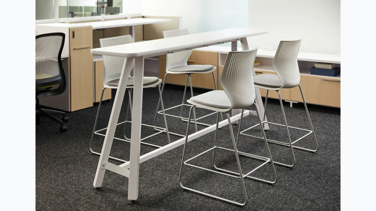 Sgabello MultiGeneration by Knoll® Stool di Knoll