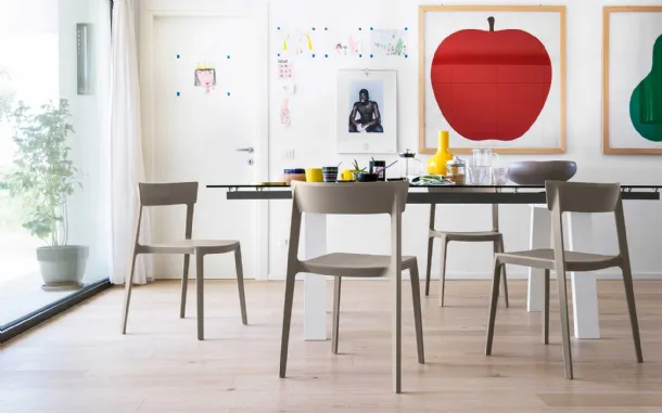 Sedia in plastica impilabile Skin di Calligaris