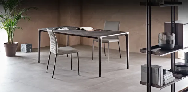 Tavolo con piano in ceramica effetto marmo Boulevard Keramik di Cattelan Italia