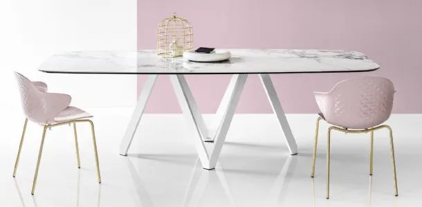 Tavolo Cartesio con top in ceramica e base in metallo di Calligaris