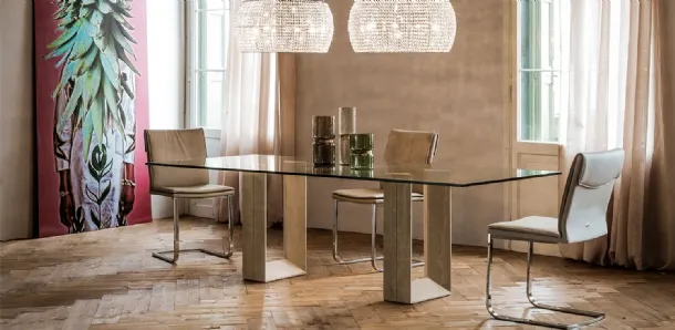 Tavolo con base in marmo e top in cristallo Diapason di Cattelan Italia