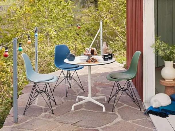 Tavolo Eames Contract Tables in HPL adatto anche all'uso esterno di Vitra