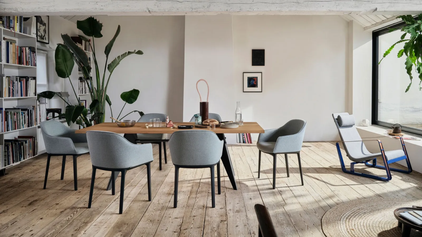 Tavolo EM Table in rovere di Vitra