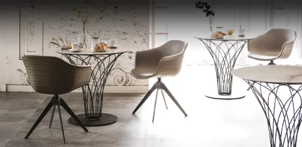 Tavolo rotondo con top in ceramica Marmi e base in acciaio intrecciato Nido Keramik Bistrò di Cattelan Italia