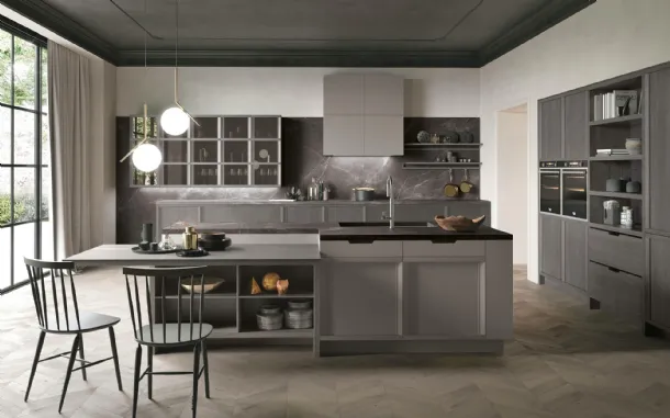 Cucina Classica con isola Newport v01 in laccato Grigio Piacenza e Frassino Grigio Pernice con top in finitura Pietra Grey levigato di Stosa