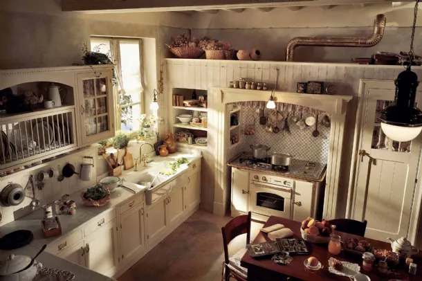 Cucina Shabby Chic angolare in legno laccato con top in marmo Old England di Marchi