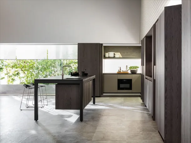 Cucina Design con isola Banco in Rovere Grafite e top in Granito Nero di Dada