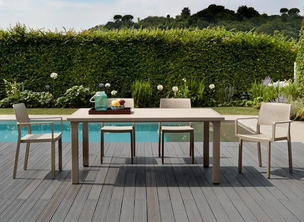 Sedia per outdoor in plastica con o senza braccioli Emi di Scab Design