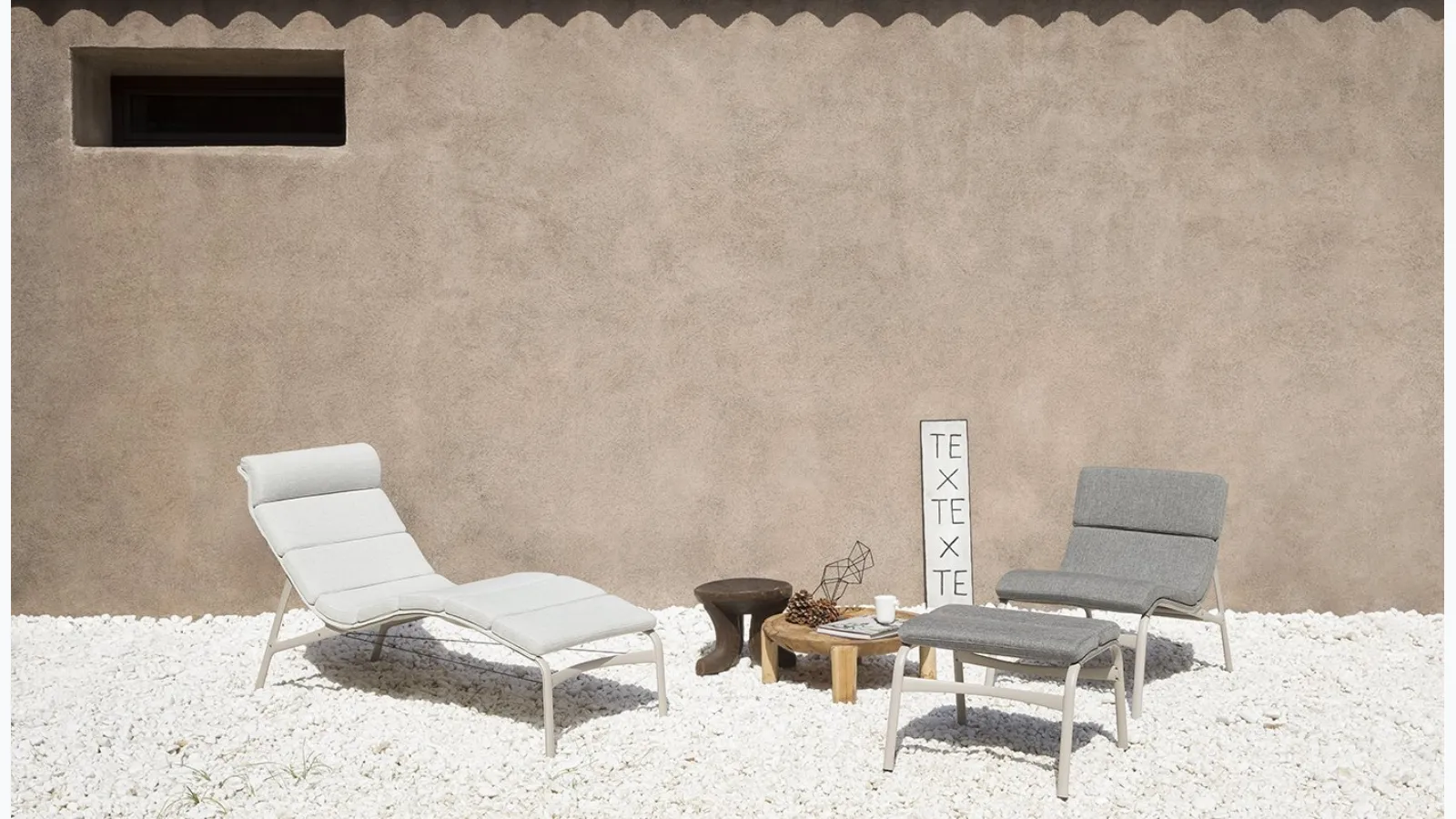 Sdraio e poltroncina con pouf Longframe Soft Outdoor di Alias