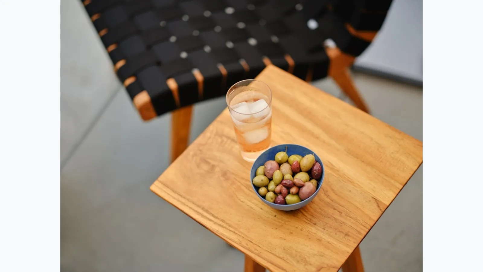 Tavolino in teak Risom Side Table di Knoll