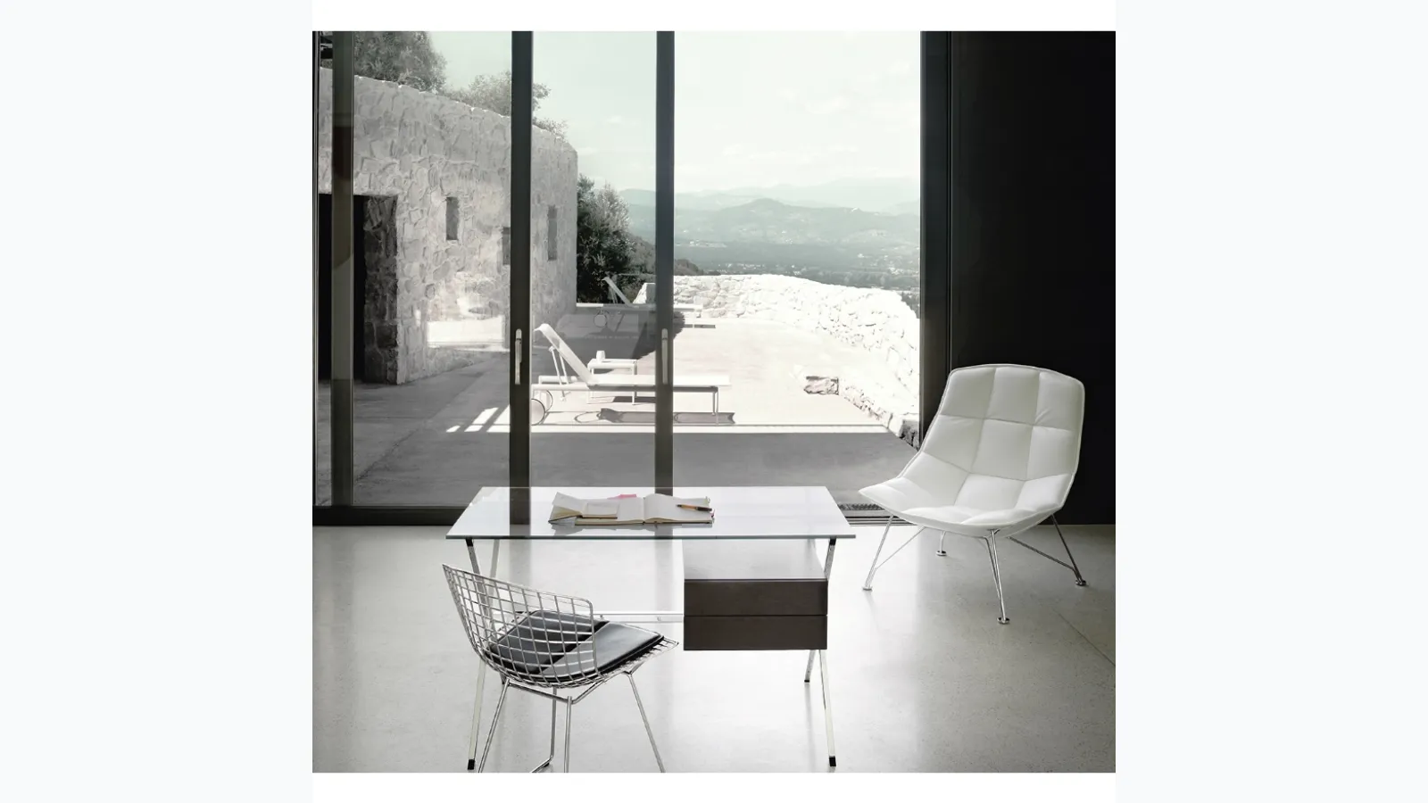 Scrivania Operativa private office con top in vetro Albini Desk di Knoll