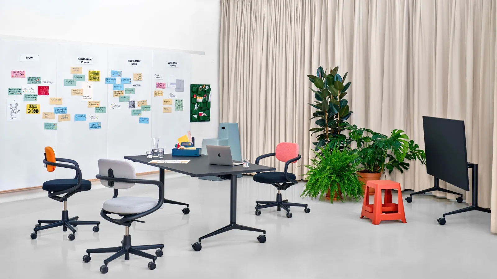 Scrivania Operativa pieghevole MedaMorph Folding Table di Vitra