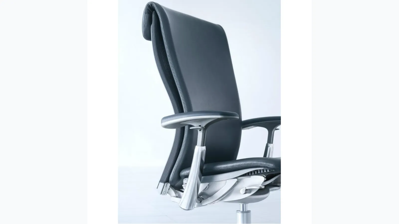 Seduta Operativa in pelle Life Chair di Knoll